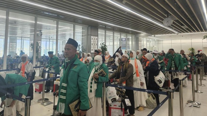 Jemaah haji Indonesia di Bandara Jeddah Jemaah haji Indonesia di Bandara Jeddah