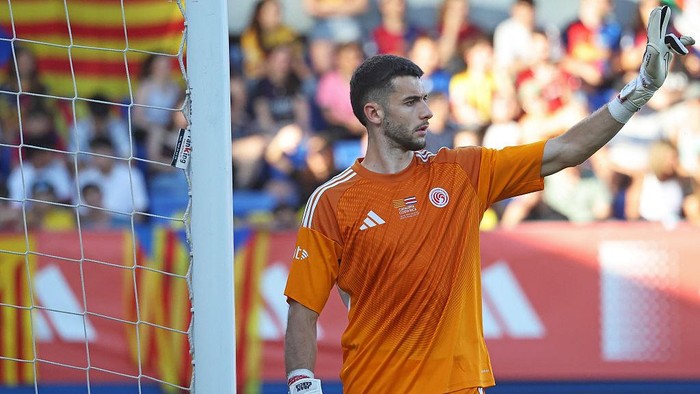 Joan Garcia Joan Garcia plays during the friendly match between Catalonia and Costa Rica at the Johan Cruyff Stadium in Barcelona, Spain, on May 28, 2025. (Photo by Joan Valls/Urbanandsport/NurPhoto via Getty Images)