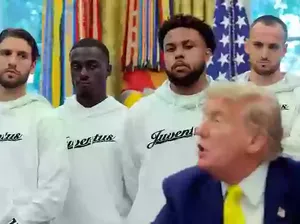 Momen Canggung Pemain Juventus Simak Trump Bicara Soal Iran