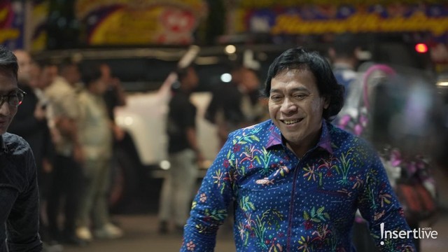 Gosip Terkini Selebriti Insertlive : Dialog Kebangsaan dan Kenegaraan: Komeng Hadirkan Analogi Unik tentang Pengalaman Nyaleg