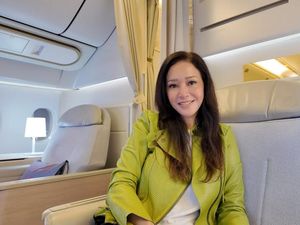 Potret Maia Estianti di Bangku Pesawat First Class Tersenyum Manis Potret Maia Estianti di Bangku Pesawat First Class Tersenyum Manis
