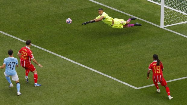 Soccer Football - FIFA Club World Cup - Group G - Manchester City v Wydad Casablanca - Lincoln Financial Field, Philadelphia, Pennsylvania, U.S. - June 18, 2025 Manchester City's Phil Foden scores their first goal REUTERS/Brian Snyder