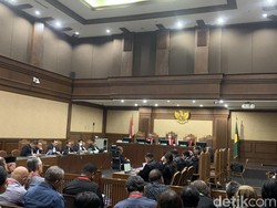 Eks Hakim MK di Sidang Hasto Ibaratkan Alat Bukti Tak Sah seperti Pohon Beracun