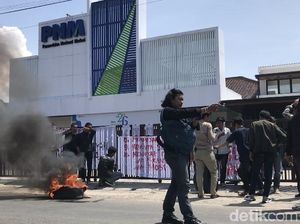 Massa Segel Kantor Pembiayaan di Palopo Tuntut soal Penggelapan Uang Nasabah Massa Segel Kantor Pembiayaan di Palopo Tuntut soal Penggelapan Uang Nasabah