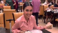 Momen Denada Makan Donat hingga Nasi Padang yang Curi Perhatian
