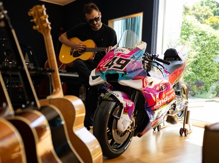 Motor VR46 Racing dengan livery khusus di MotoGP Italia 2025.