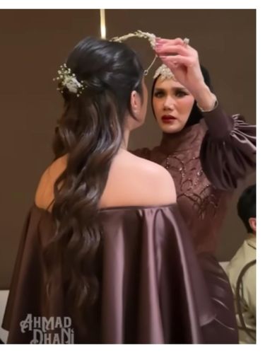 Momen Mulan Jameela Rebut Bando Milik Safeea Ahmad