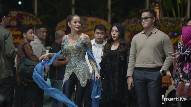 Update Informasi Selebriti InsertLive : Cerita Olla Ramlan Terkait Keputusan Melepas Hijab