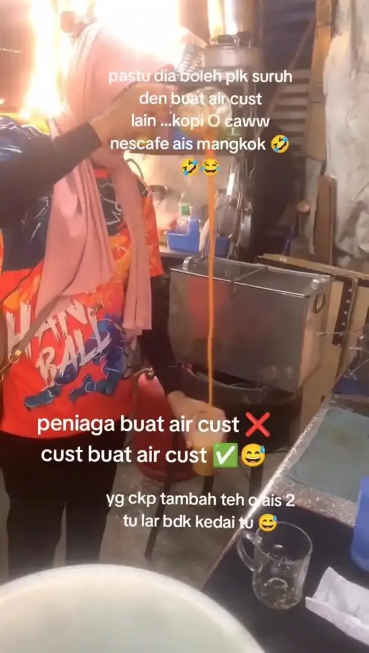 Inisiatif Tinggi! Pelanggan Bikin Teh Tarik Sendiri karena Kedai Ramai