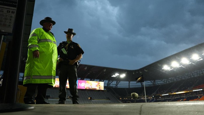 Soccer Football - FIFA Club World Cup - Group H - Pachuca v RB Salzburg - TQL Stadium, Cincinnati, Ohio, U.S. - June 18, 2025 General view inside the stadium as the match is delayed due to adverse weather REUTERS/Kai Pfaffenbach