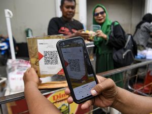 QRIS Tap Meledak! Jutaan Warga Beralih ke Pembayaran Digital QRIS Tap Meledak! Jutaan Warga Beralih ke Pembayaran Digital