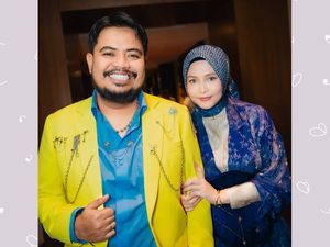 Kisah Cinta Rigen Rakelna & Indah Ningtyas: Ditolak, Pingsan, Nikah Kisah Cinta Rigen Rakelna & Indah Ningtyas: Ditolak, Pingsan, Nikah