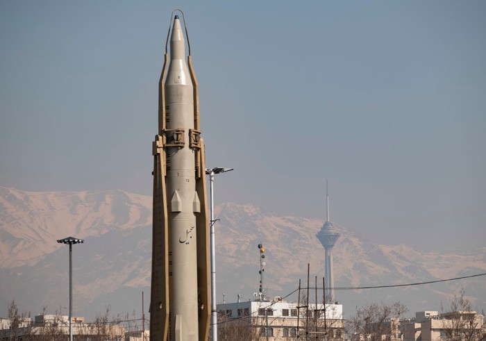 Rudal Iran Sejjil An Iranian Sejjil solid-fueled medium-range ballistic missile is being displayed at the Azadi (Freedom) square in western Tehran during a rally to mark the 45th anniversary of the victory of Irans 1979 Islamic Revolution, on February 11, 2024. The Iranian Islamic Revolution, which led to the overthrow of the Pahlavi dynasty in 1979, replaced the Imperial State of Iran with the present-day Islamic Republic of Iran. (Photo by Morteza Nikoubazl/NurPhoto via Getty Images)