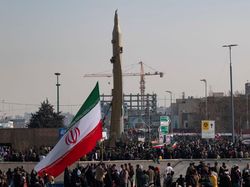 Iran Akhirnya Luncurkan Rudal Sejjil, Sirene Peringatan di Israel Meraung