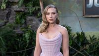7 Pesona Old Hollywood Scarlett Johansson di Premiere Jurassic World Rebirth