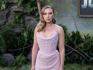 7 Pesona Old Hollywood Scarlett Johansson di Premiere Jurassic World Rebirth 7 Pesona Old Hollywood Scarlett Johansson di Premiere Jurassic World Rebirth
