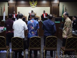 Sidang Perdana 5 Tersangka Korupsi Impor Gula, Rugikan Negara Rp 578 M Sidang Perdana 5 Tersangka Korupsi Impor Gula, Rugikan Negara Rp 578 M