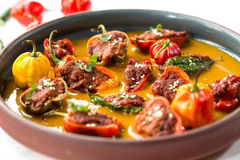Tantangan Ekstrem Habiskan Makanan Pedas hingga Puluhan Kg Menu