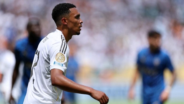 MIAMI GARDENS, FLORIDA - JUNE 18: Trent Alexander-Arnold #12 of Real Madrid C.F. during the FIFA Club World Cup 2025 group H match between Real Madrid CF and Al Hilal at Hard Rock Stadium on June 18, 2025 in Miami Gardens, Florida.   Dan Mullan/Getty Images/AFP (Photo by Dan Mullan / GETTY IMAGES NORTH AMERICA / Getty Images via AFP)