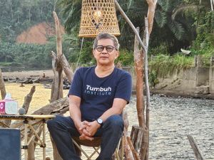 Rocky Gerung: Pendaki Gunung Rinjani Hanya Datang buat Selfie-selfie Rocky Gerung: Pendaki Gunung Rinjani Hanya Datang buat Selfie-selfie