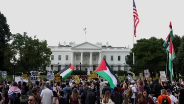 Warga AS Demo di Gedung Putih Minta Trump Tak Ikut Campur Perang Israel-Iran