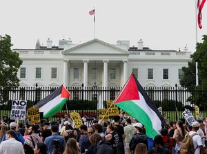 Warga AS Desak Trump Jangan Ikut Campur Perang Israel-Iran