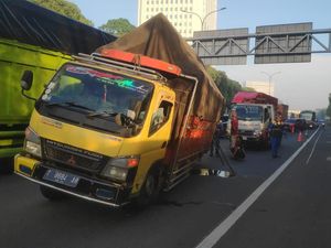 Ada Truk Patah As Roda di Tol JORR, Lalin Arah Kampung Rambutan Tersendat