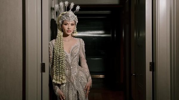 7 Potret Memikat Alyssa Daguise Saat Nikah, dari Siraman hingga Ngunduh Mantu