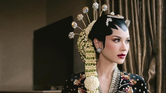Kabar Terkini Artis dari InsertLive : Hadiah Irwan Mussry untuk Alyssa Daguise, Isinya Bikin Melongo