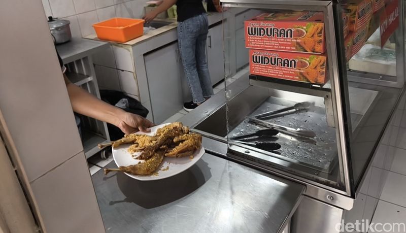 Ayam Goreng Widuran buka kembali.