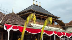 Melihat Koleksi Benda Bersejarah di Paseban Cigugur Kuningan