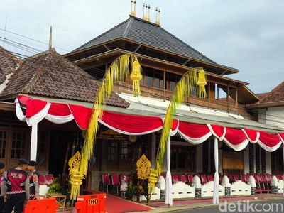 Melihat Koleksi Benda Bersejarah di Paseban Cigugur Kuningan