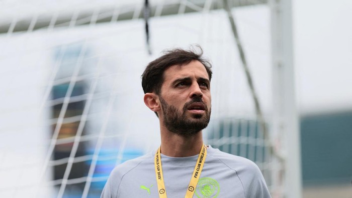 Soccer Football - FIFA Club World Cup - Group G - Manchester City v Wydad Casablanca - Lincoln Financial Field, Philadelphia, Pennsylvania, U.S. - June 18, 2025 Manchester Citys Bernardo Silva before the match IMAGN IMAGES via Reuters/Caean Couto