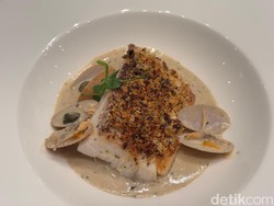 Di Blue Terrace Tersaji Ikan Cod Panggang hingga Sup Bawang Klasik Prancis
