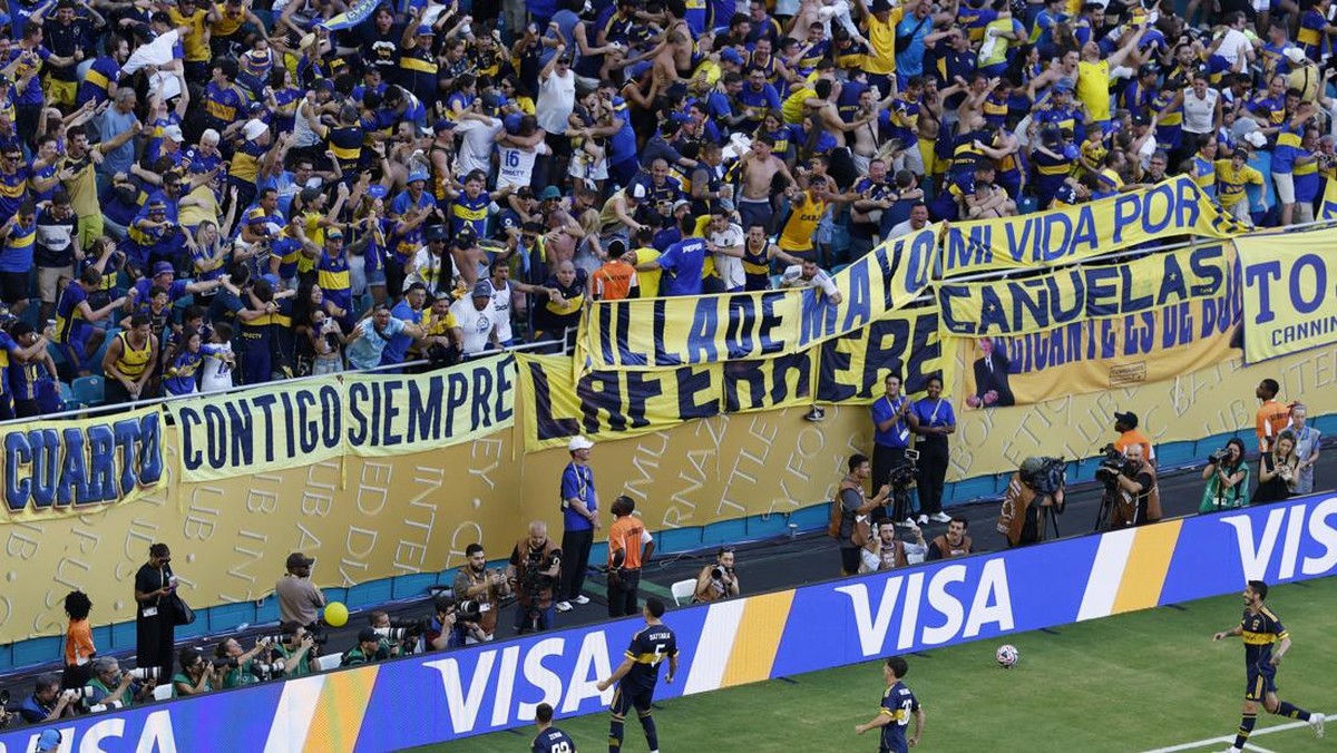 Boca Juniors rayakan gol bersama fansnya di Piala Dunia Antarklub 2025 (REUTERS/Marco Bello)