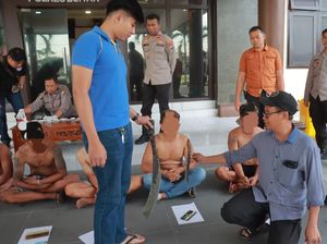 Demo Mabuk-Bawa Sajam, 10 Sopir-Kernet Truk ODOL di Blitar Ditangkap Demo Mabuk-Bawa Sajam, 10 Sopir-Kernet Truk ODOL di Blitar Ditangkap