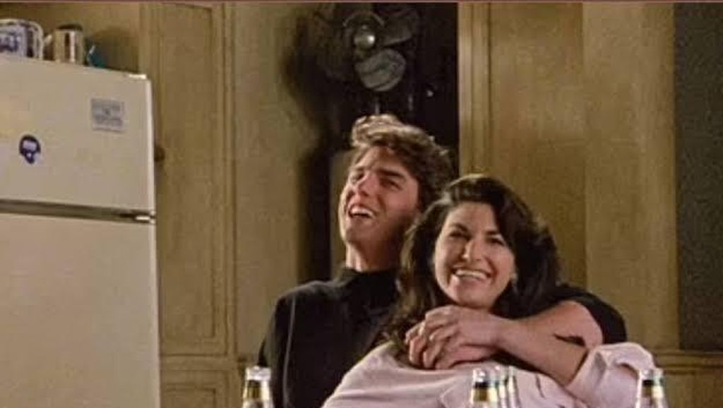Digelitik Tom Cruise, GIna Gershon Hajar Hidungnya hingga Berdarah Digelitik Tom Cruise, GIna Gershon Hajar Hidungnya hingga Berdarah