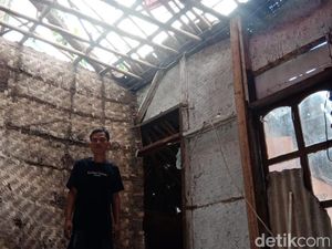 Pilu Kisah Dedi, Rumah Rusak Dihantam Bencana-Anak Putus Sekolah