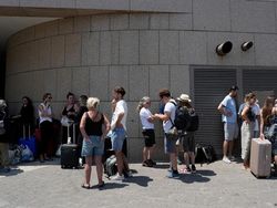 Iran-Israel Membara, Sejumlah Negara Segera Evakuasi Warganya