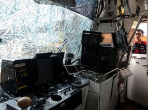 Mobil Box Tertabrak KRL di Tangerang, KAI Tempuh Jalur Hukum!