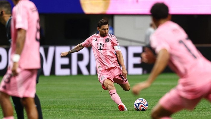 Lionel Messi Soccer Football - FIFA Club World Cup - Group A - Inter Miami CF v FC Porto - Mercedes-Benz Stadium, Atlanta, Georgia, U.S. - June 19, 2025 Inter Miami CFs Lionel Messi in action REUTERS/Kai Pfaffenbach