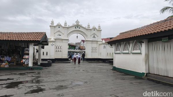 Potret Masjid Luar Batang, Saksi Penyebaran Islam di Batavia Abad 17