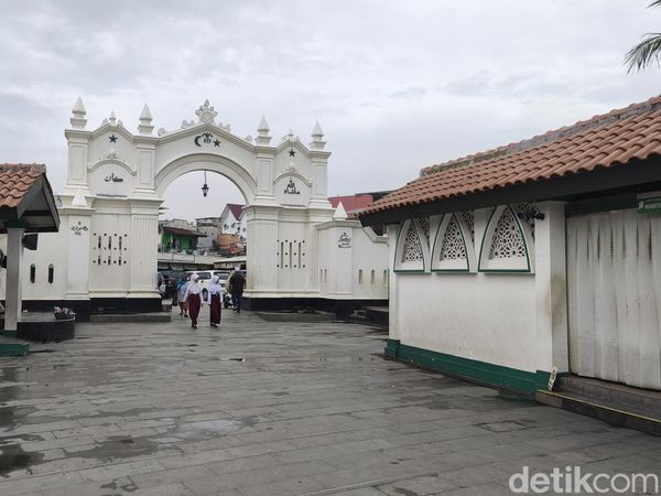 Potret Masjid Luar Batang, Saksi Penyebaran Islam di Batavia Abad 17
