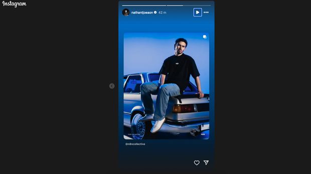 Bek Timnas Indonesia Nathan Tjoe A On gencar memasarkan produk fesyen streetwear miliknya setelah resmi meninggalkan Swansea. (Tangkapan Layar Instagram @nathantjoeaon)