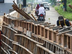 Peninggian Turap di Pamulang Tangsel Dikebut Peninggian Turap di Pamulang Tangsel Dikebut
