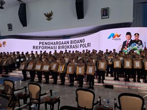 Polres Bangkalan Raih Penghargaan Pelayanan Prima Musrenbang Polri Polres Bangkalan Raih Penghargaan Pelayanan Prima Musrenbang Polri