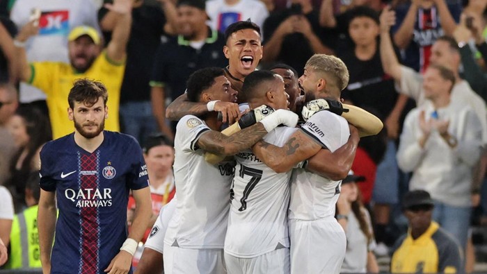 PSG, Botafogo Soccer Football - FIFA Club World Cup - Group B - Paris St Germain v Botafogo - Rose Bowl Stadium, Pasadena, California, U.S. - June 19, 2025 Botafogo players celebrate after the match REUTERS/Daniel Cole