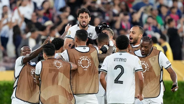 Soccer Football - FIFA Club World Cup - Group B - Paris St Germain v Botafogo - Rose Bowl Stadium, Pasadena, California, U.S. - June 19, 2025 Botafogo players celebrate after the match IMAGN IMAGES via Reuters/Kirby Lee