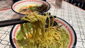 Slurpp! Begini Rasa Ramen Kuah Matcha yang Lagi Tren