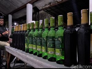 Satpol PP Probolinggo Sita Ratusan Miras yang Disembunyikan di Rumah Paman Satpol PP Probolinggo Sita Ratusan Miras yang Disembunyikan di Rumah Paman